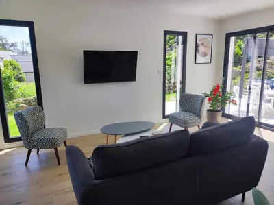 Télévision ou salle de divertissement dans l'établissement Maison récente plain-pied Crozon proche plage commerces