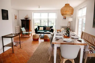 Coin salon dans l'établissement Superbe maison pour 6 à 500 m de la mer
