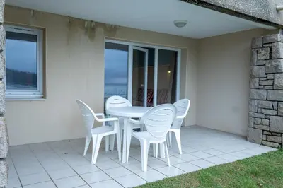 Terrasse ou espace extérieur de l'établissement Ti Cap - plage à pieds - Piscine