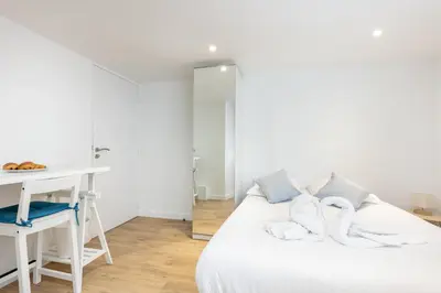 Un ou plusieurs lits dans un hébergement de l'établissement Chambre indépendante Bélem