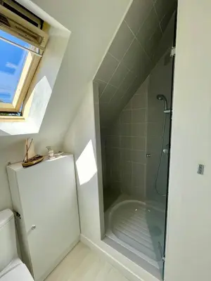 Salle de bains dans l'établissement Maison aux camélias