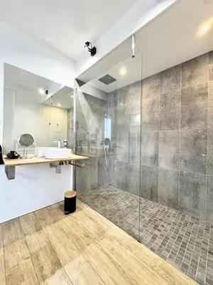 Salle de bains dans l'établissement T3 Hyper design - Cœur de la ville