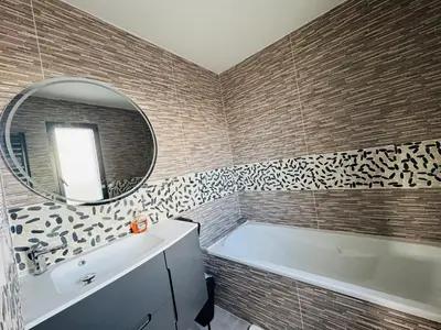 Salle de bains dans l'établissement Chambres Carantec