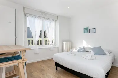 Un ou plusieurs lits dans un hébergement de l'établissement Chambre indépendante Etoile