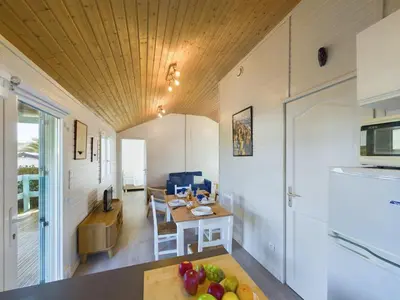 Cuisine ou kitchenette dans l'établissement Chalet pour 4 dans une résidence avec piscine