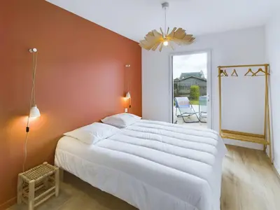 Un ou plusieurs lits dans un hébergement de l'établissement Maison avec jardin pour 10 personnes à Penmarch