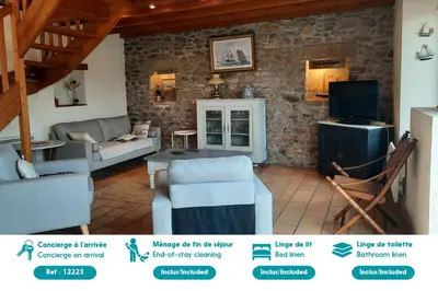 Télévision ou salle de divertissement dans l'établissement Jolie maison vue mer 6 personnes à Plouguerneau