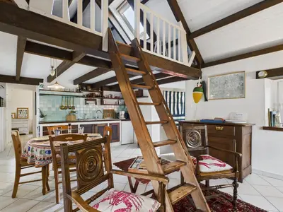 Coin salon dans l'établissement Charmante maison en pierre - vue sur l'océan