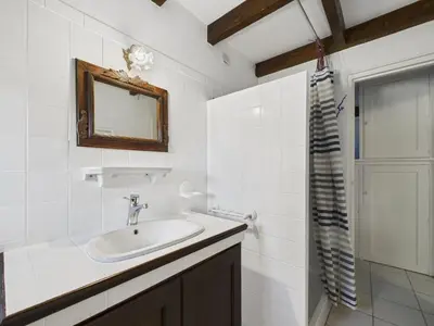 Salle de bains dans l'établissement Charmante maison en pierre - vue sur l'océan