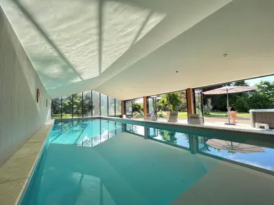 Piscine de l'établissement Manoir de Mezedern ou située à proximité