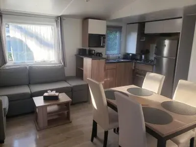 Cuisine ou kitchenette dans l'établissement Mobil-home 3 chambres Pont-Aven