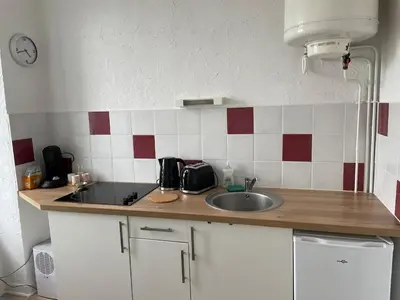 Cuisine ou kitchenette dans l'établissement Confort et charme en plein Brest, vue sur la rade