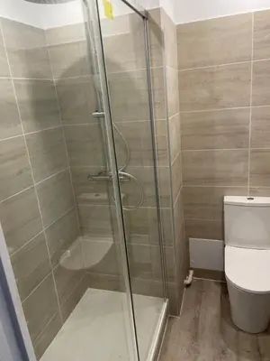 Salle de bains dans l'établissement Confort et charme en plein Brest, vue sur la rade