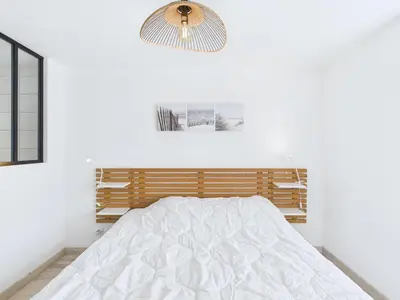 Un ou plusieurs lits dans un hébergement de l'établissement Maison de campagne avec grand jardin pour 8
