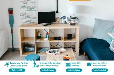 Télévision ou salle de divertissement dans l'établissement Terrasse vue mer pour 2 personnes, Plouguerneau