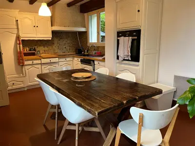 Cuisine ou kitchenette dans l'établissement Il y a le ciel, le soleil, et la mer