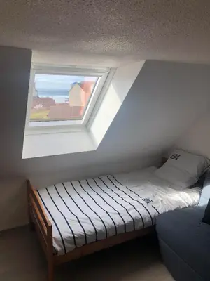 Un ou plusieurs lits dans un hébergement de l'établissement Charmant duplex avec belle vue mer la plage à 100 m