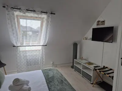 Télévision ou salle de divertissement dans l'établissement Chez Ninie