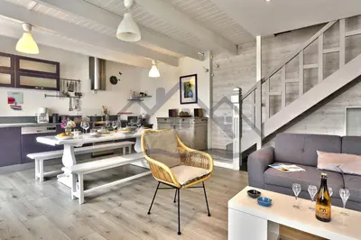 Coin salon dans l'établissement LocaLise - M5 - Maison de vacances sur le port de Lechiagat - terrasse entièrement close - Wifi inclus - Draps inclus - Animaux bienvenus