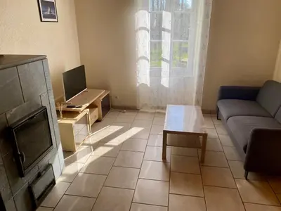 Télévision ou salle de divertissement dans l'établissement Maison à la Campagne à Melgven