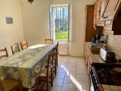 Cuisine ou kitchenette dans l'établissement Maison à la Campagne à Melgven