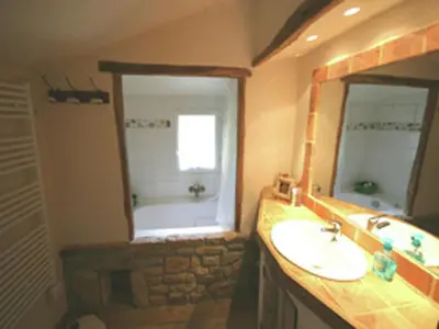 Salle de bains dans l'établissement Family Holiday Home with Pool