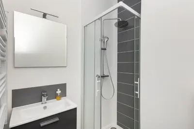 Salle de bains dans l'établissement Le Vigilant