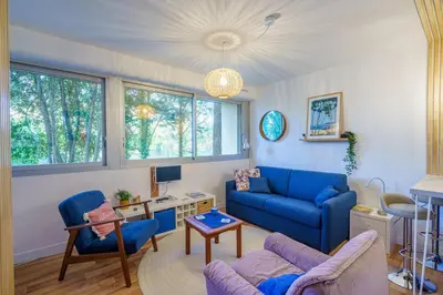 Coin salon dans l'établissement La Cabine Bleue - A 30 mètres de la plage