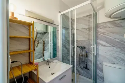 Salle de bains dans l'établissement La Cabine Bleue - A 30 mètres de la plage
