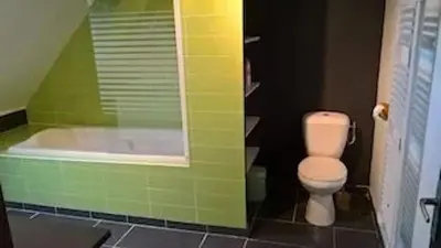 Salle de bains dans l'établissement Maison et Plage de Sable Fin