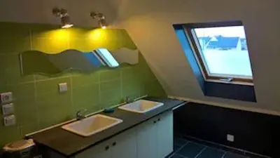 Salle de bains dans l'établissement Maison et Plage de Sable Fin