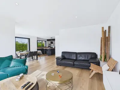 Coin salon dans l'établissement Maison moderne pour 8 à 400m de la plage