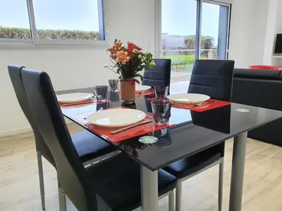 Coin salon dans l'établissement 500m de la mer, maison moderne avec jardin pour 4