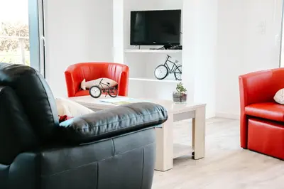 Coin salon dans l'établissement 500m de la mer, maison moderne avec jardin pour 4