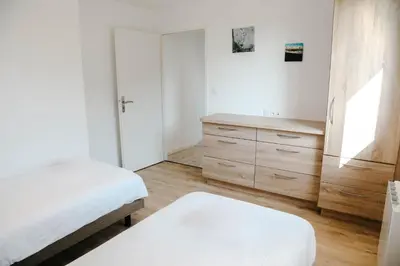 Un ou plusieurs lits dans un hébergement de l'établissement 500m de la mer, maison moderne avec jardin pour 4