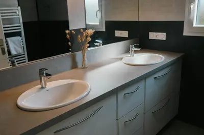 Plan de l'établissement 500m de la mer, maison moderne avec jardin pour 4
