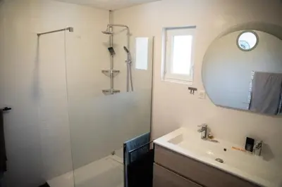 Salle de bains dans l'établissement Ti Marie Thérèse