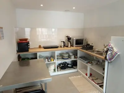 Cuisine ou kitchenette dans l'établissement Gîte d'étape du Cragou - Ostal Le Cloître Saint-Thégonnec