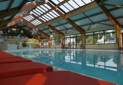 Piscine de l'établissement Domaine de kerlann mobil-home197 ou située à proximité