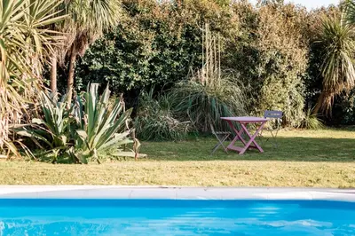 Piscine de l'établissement Tipoz'Immo - Belle Bretagne piscine chauffée - proche de la mer - wifi inclus - linge inclus et lits faits - jardin clos - animaux bienvenus - proche des commerces et des attractions touristiques ou située à proximité