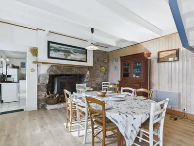 Cuisine ou kitchenette dans l'établissement À 400m de la plage, charmante maison pour 7