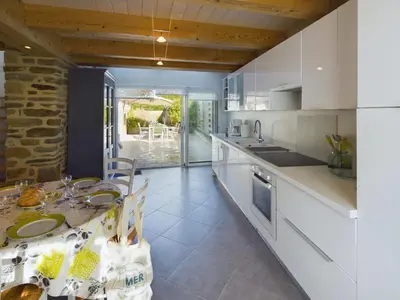 Cuisine ou kitchenette dans l'établissement Charmante maison pour 5 à Plovan
