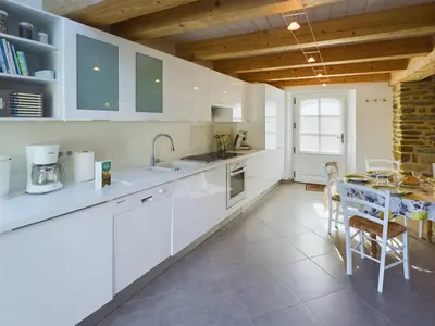 Cuisine ou kitchenette dans l'établissement Charmante maison pour 5 à Plovan