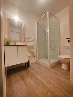 Salle de bains dans l'établissement Le studio - La maison de la côte des légendes