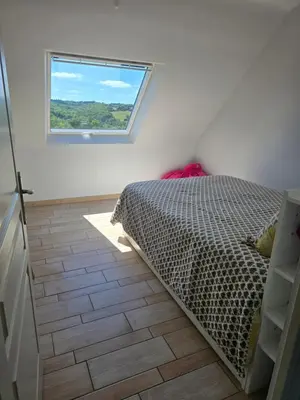 Un ou plusieurs lits dans un hébergement de l'établissement Les chambres de la Vallée Cachée