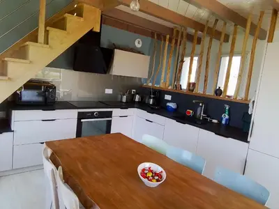 Cuisine ou kitchenette dans l'établissement Jolie petite maison à 7 min à pied de la plage pour 6 pers