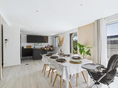 Télévision ou salle de divertissement dans l'établissement Maison familiale 7 personnes à 150m de la mer