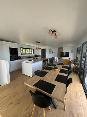 Cuisine ou kitchenette dans l'établissement Maison Ty Loki - Vue mer, 400m de la plage