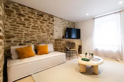 Télévision ou salle de divertissement dans l'établissement Romance & Evasion - Centre Ville - Love Room - Balnéo