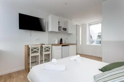 Cuisine ou kitchenette dans l'établissement Excalibur